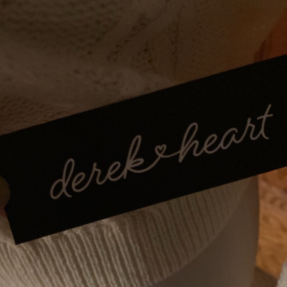 Derek Heart, Size L, Junior, size 14, cable knit sweater with Wood buttons. NWT - Picture 5 of 10